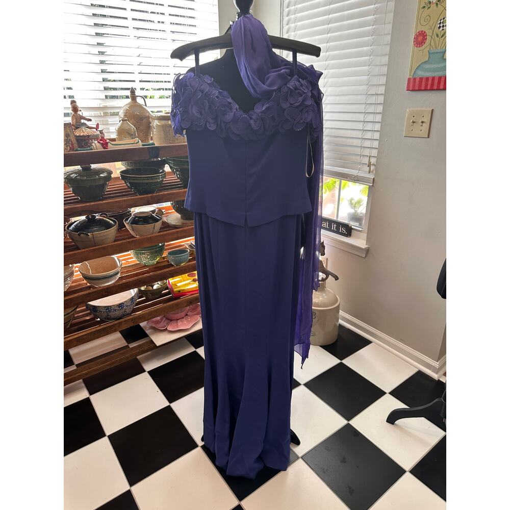 DAYMOR COUTURE —SAMPLE—-DRESS!!!! SIZE 6 - Picture 3 of 6